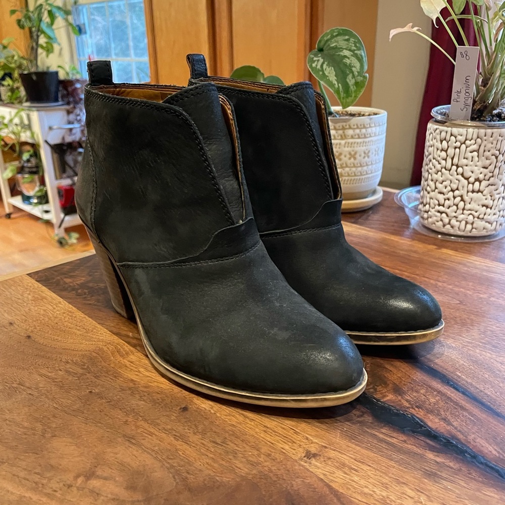 LUCKY BRAND ANKLE BLACK LEATHER BOOTS- women's size 8 1/2